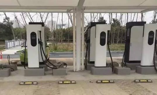 快充充電樁電纜讓電動(dòng)汽車(chē)實(shí)現(xiàn)快速充電圖 快充充電樁電纜讓電動(dòng)汽車(chē)實(shí)現(xiàn)快速充電圖